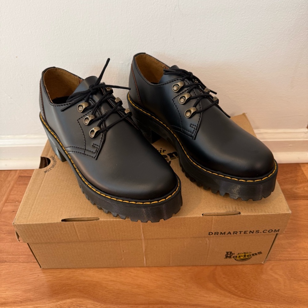 Dr. Martens Leona Lug Sole Platform Derby Black New in Box - Picture 7 of 9